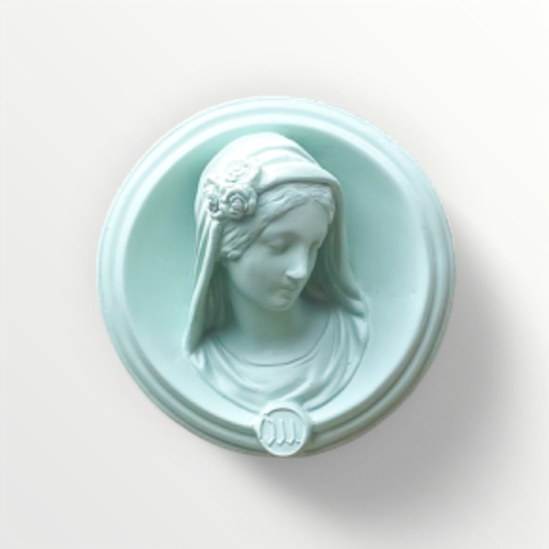Ex-voto visage de Marie en relief - Selfie bleu nuage