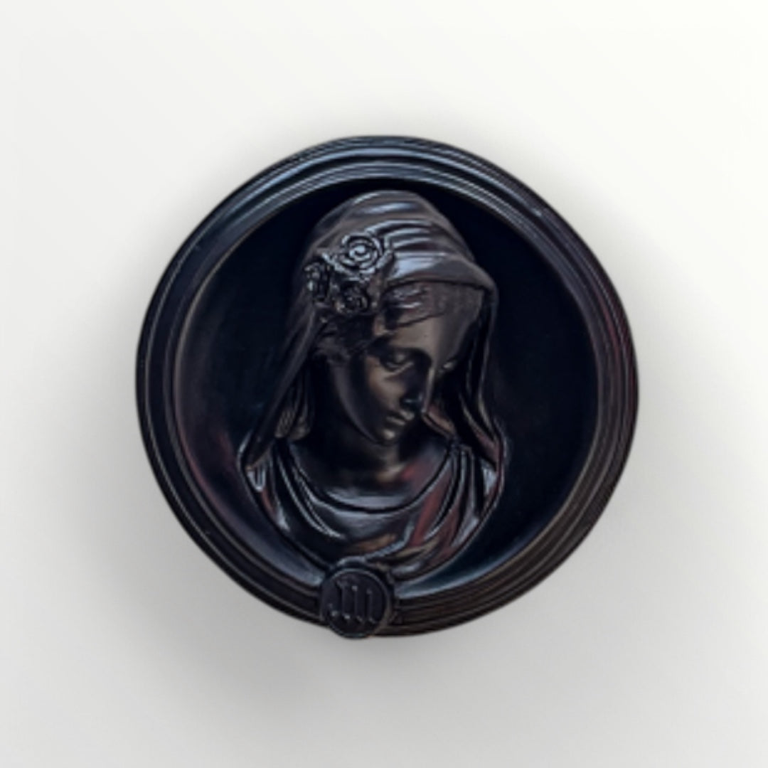 Ex-voto visage de Marie en relief - Selfie noir