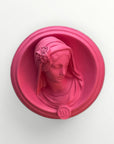 Ex-voto visage de Marie en relief - Selfie rose bazooka