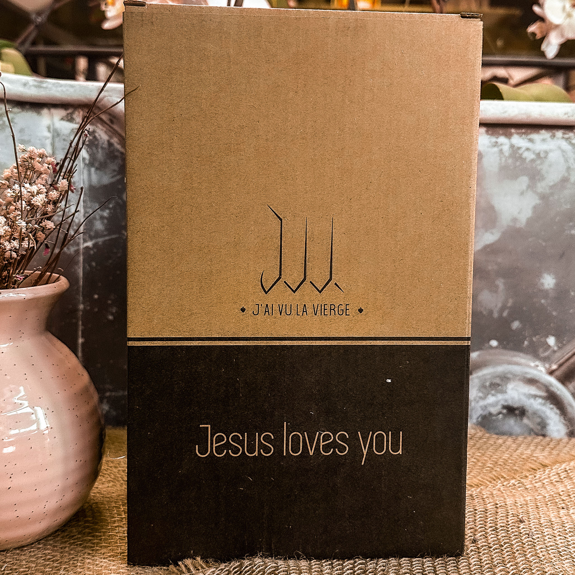 Statuette Jesus loves you - 22cm- J'AI VU LA VIERGE - Couleur intemporelle