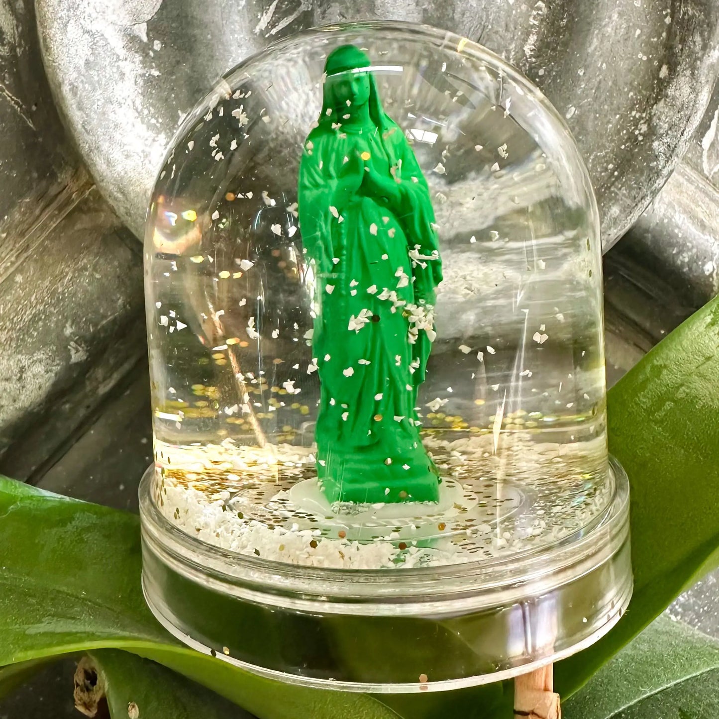 Boule à neige Vierge Marie vert gazon