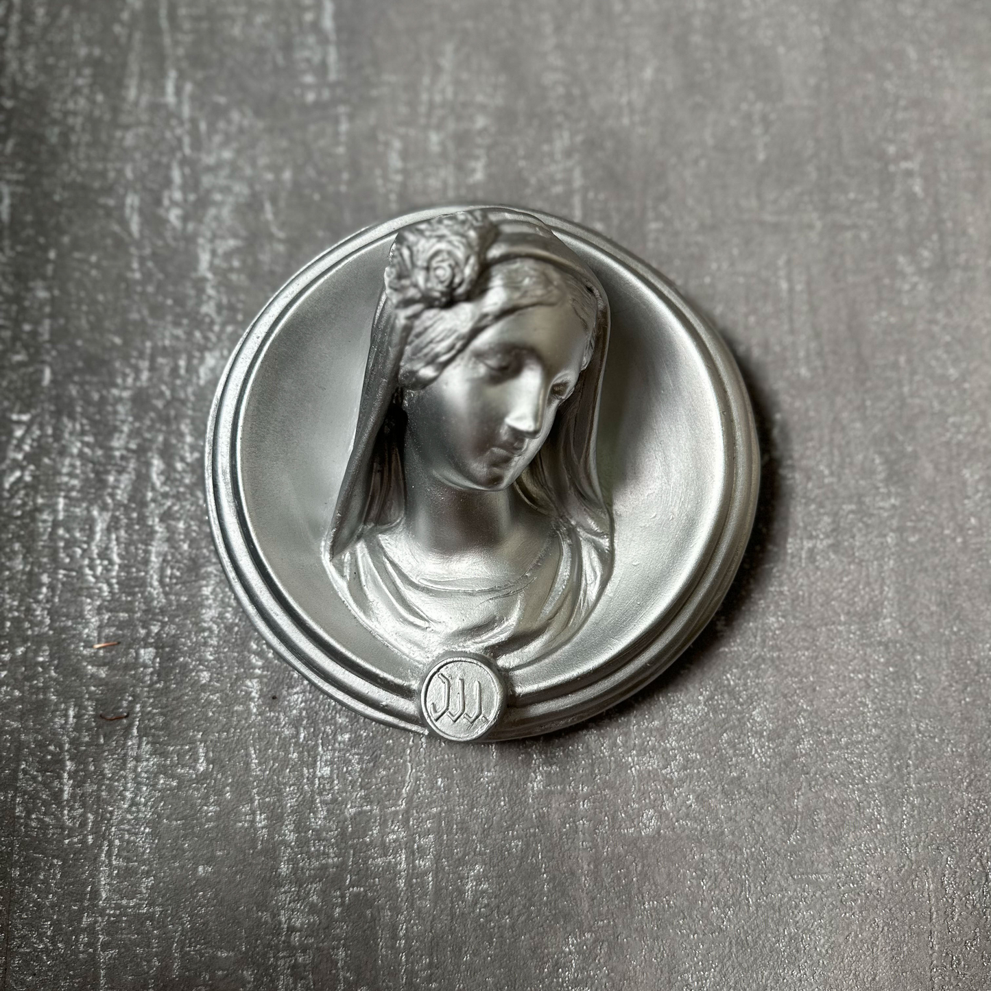 Ex-voto visage de Marie en relief "Selfie"