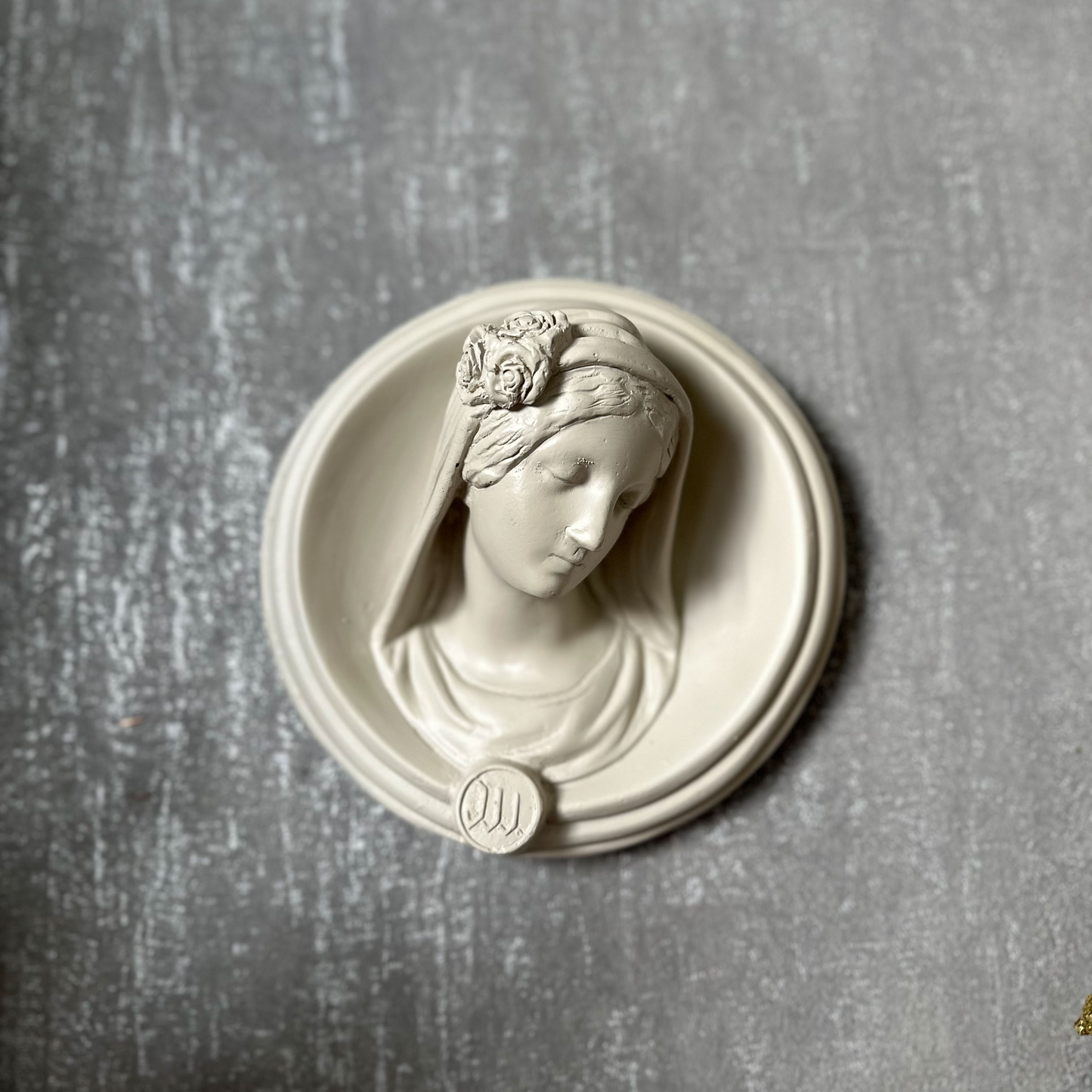 Ex-voto visage de Marie en relief "Selfie"