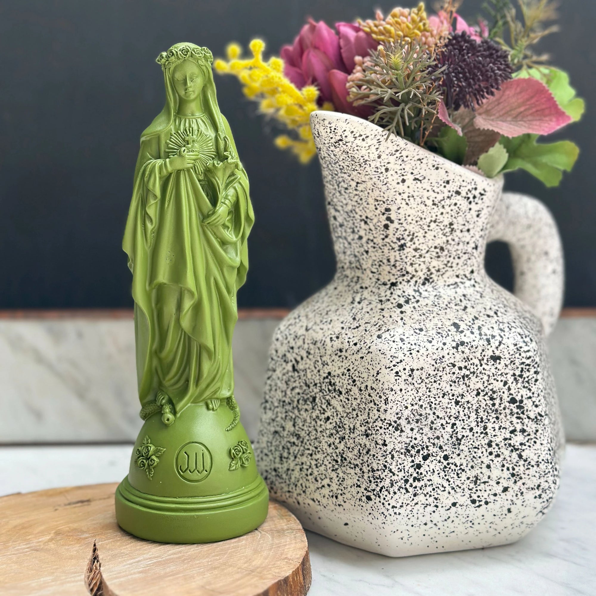 Statuette de la Vierge Marie aux Fleurs Vert Kaki