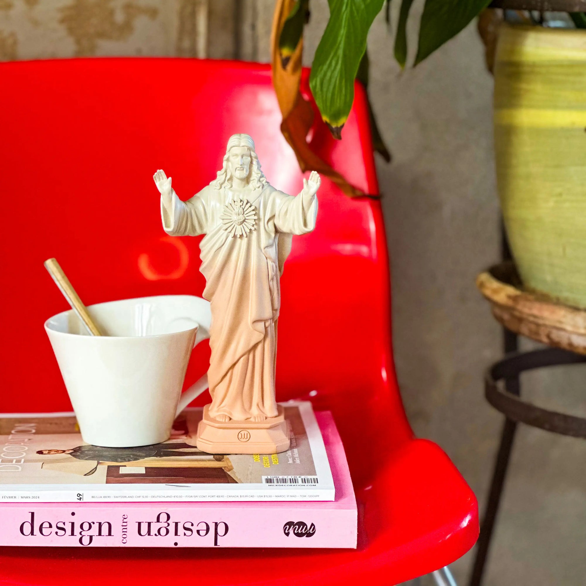 Statuette Jesus loves you 22cm - J'AI VU LA VIERGE - Tye and Die