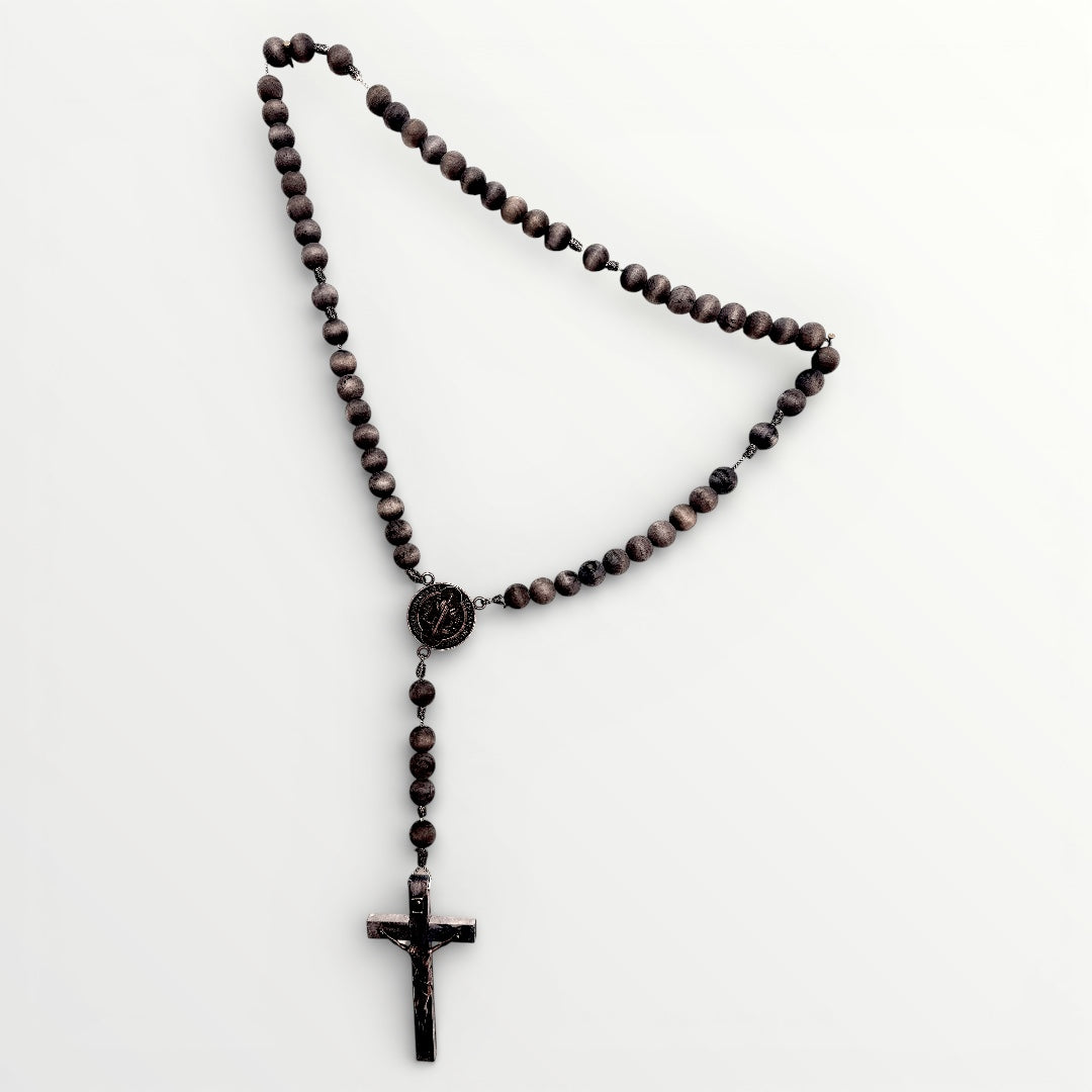 Chapelet en bois teinté noir charbon – J’ai vu la Vierge