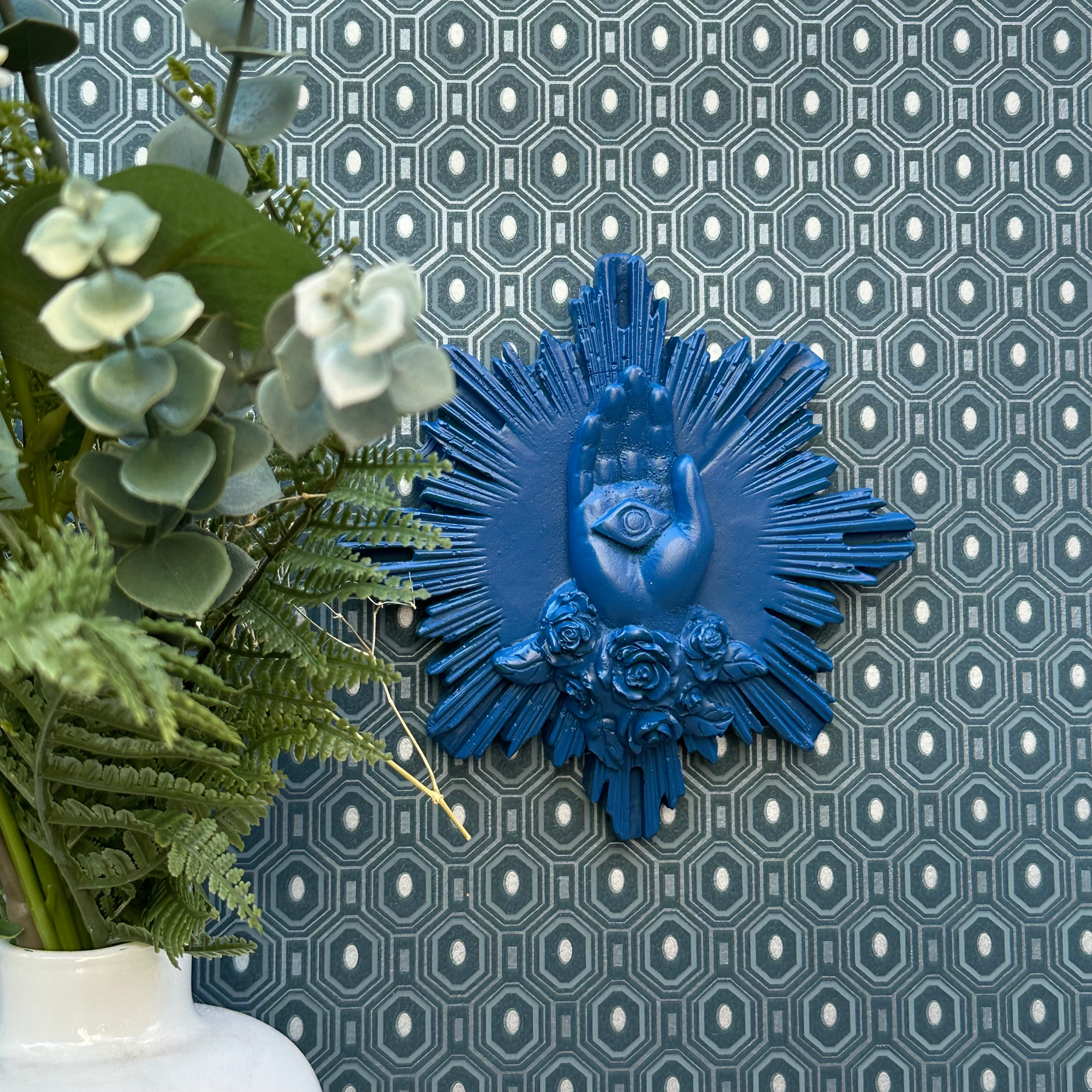 Ex-voto décoration murale main "La main de Marie" - Couleurs automne/hiver bleu tornade