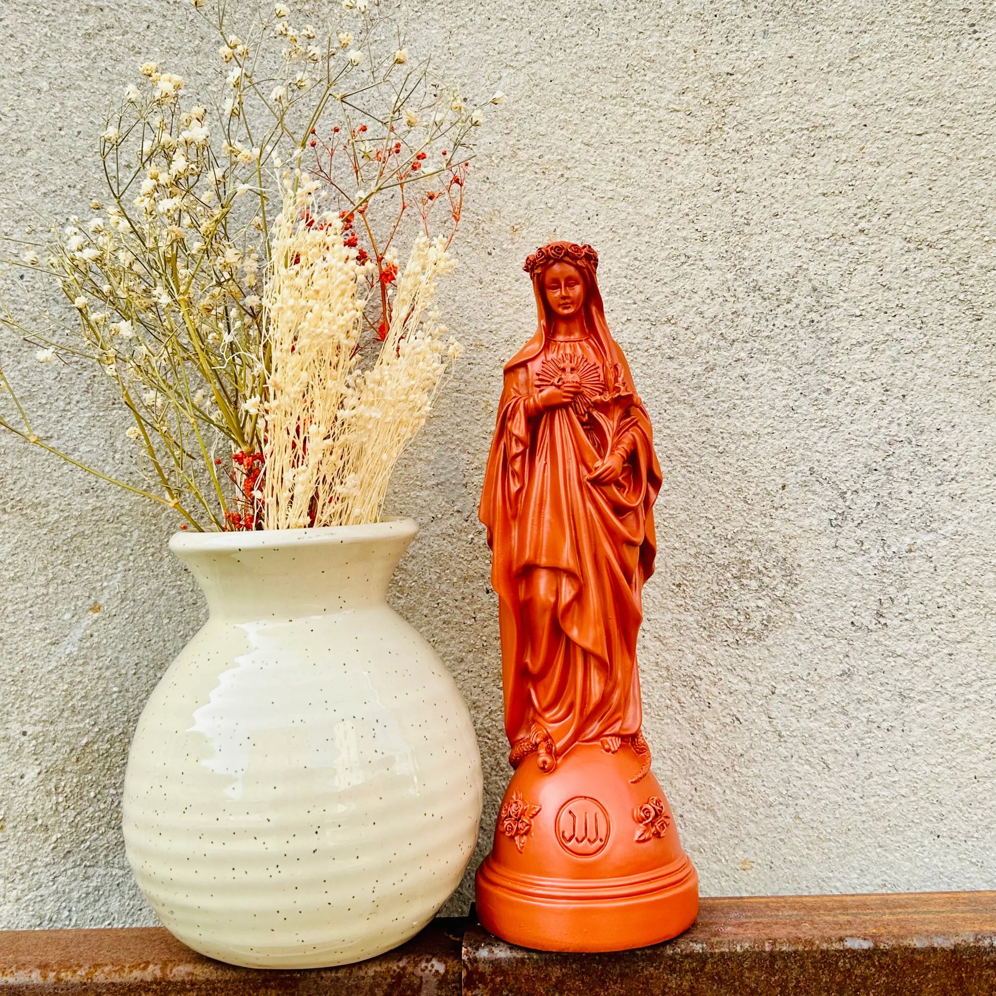 Statuette Marie aux fleurs couleurs Automne | Hiver 2023-2024 terracotta