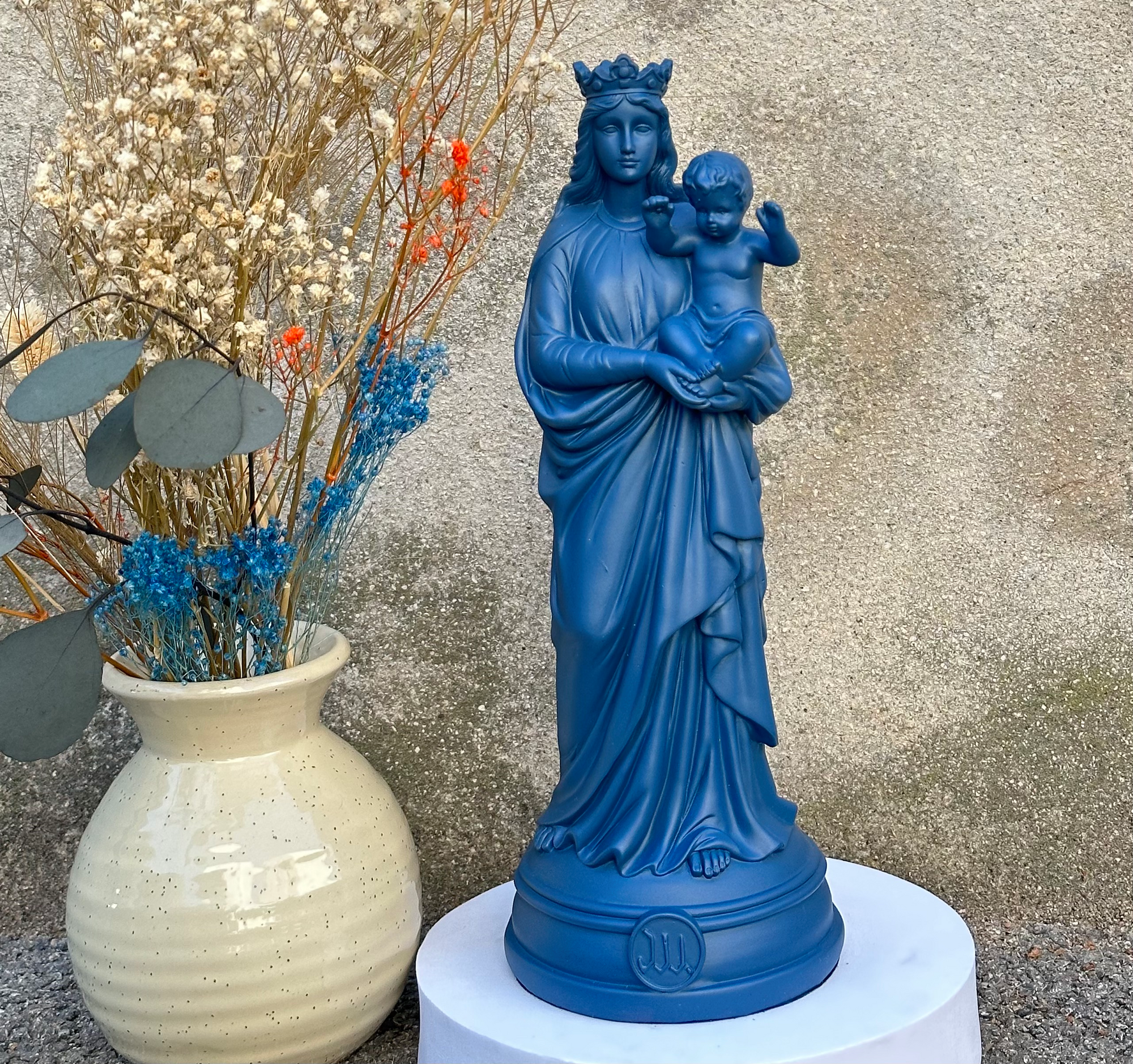 Statuette décoration d'intérieur Notre-Dame de la Garde, J'ai vu la Vierge de 30 cm -Couleurs automne/hiver bleu outremer