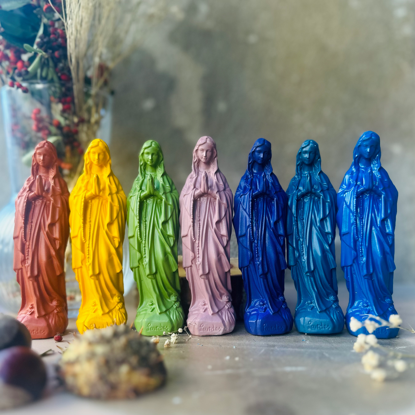 Statuette décoration d'intérieur Vierge Petite Marie Lourdes 12cm - couleurs automne |hiver présentation couleurs