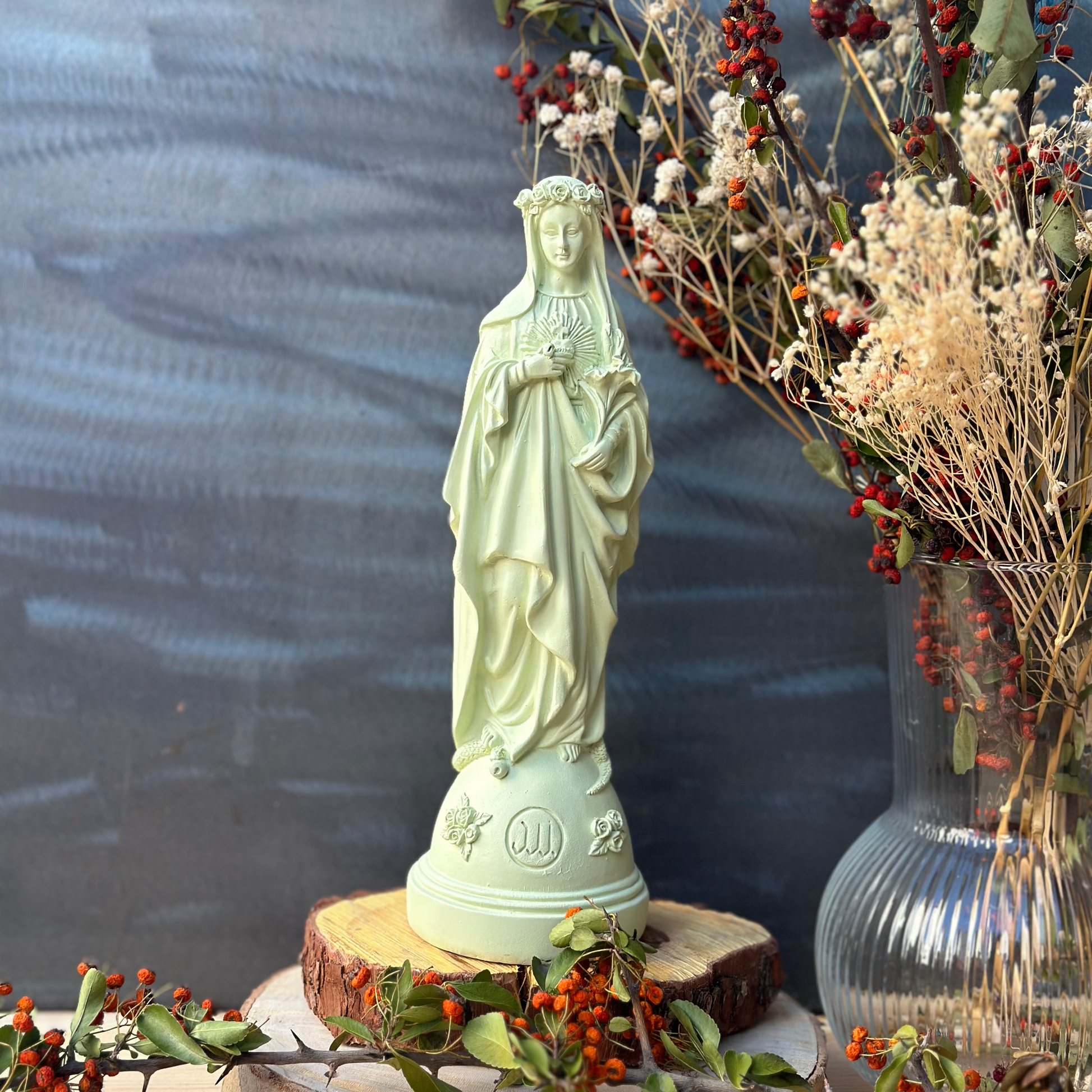 Statuettes Marie aux Fleurs - couleurs intemporelles tilleul