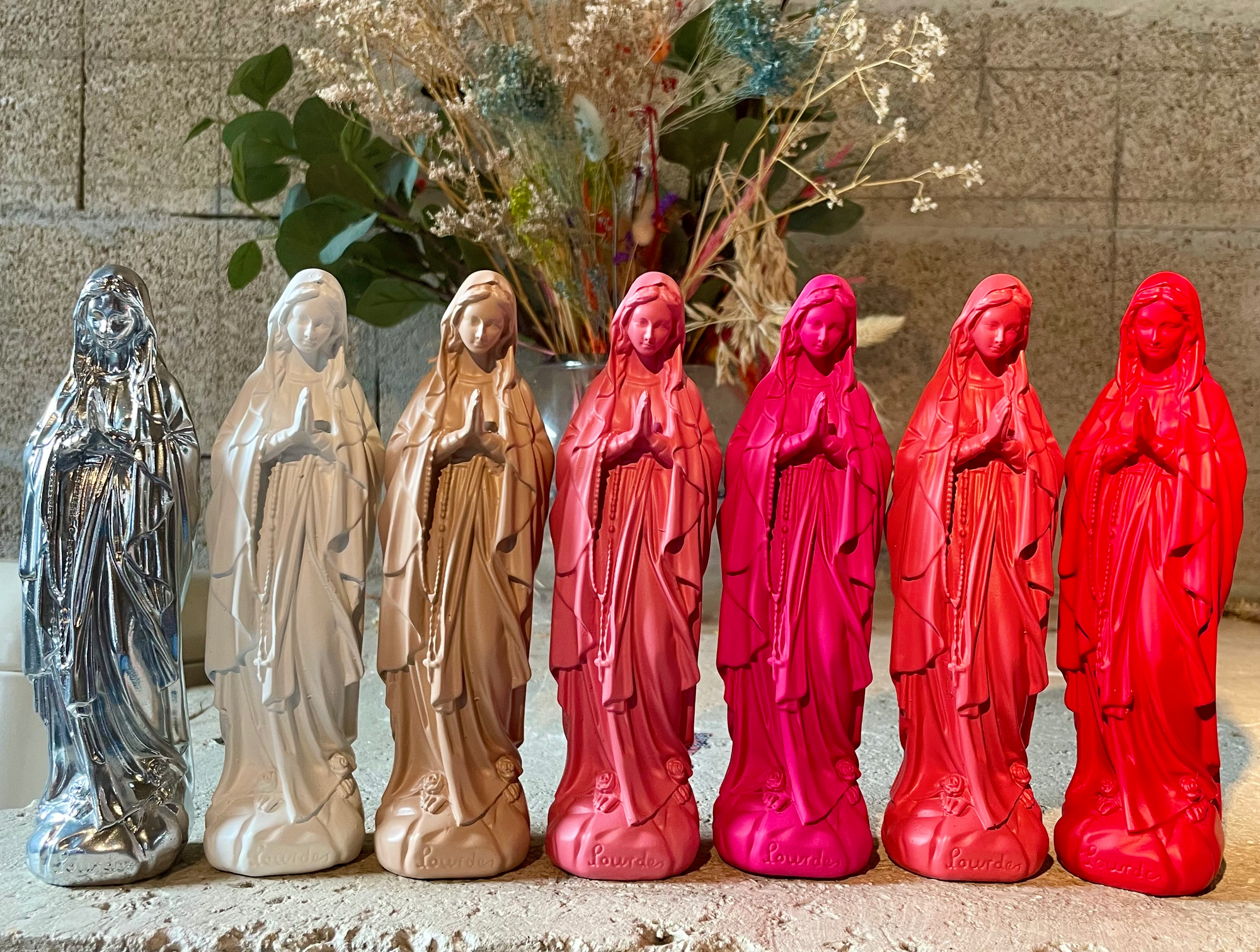 Interior decoration statuette Virgin Mary Lourdes 18 cm - timeless colors