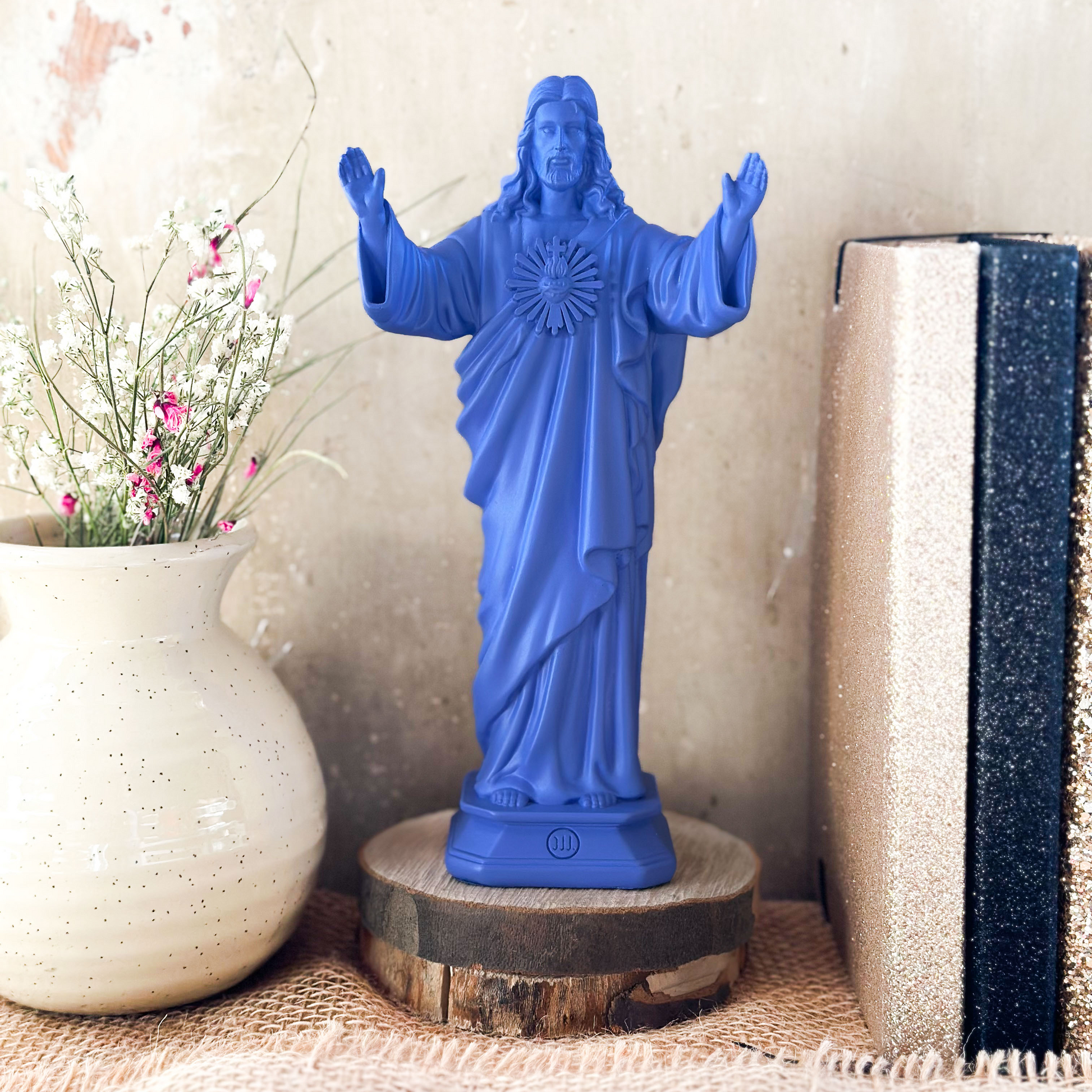 Statuette Jesus loves you - couleurs printemps | été lavande