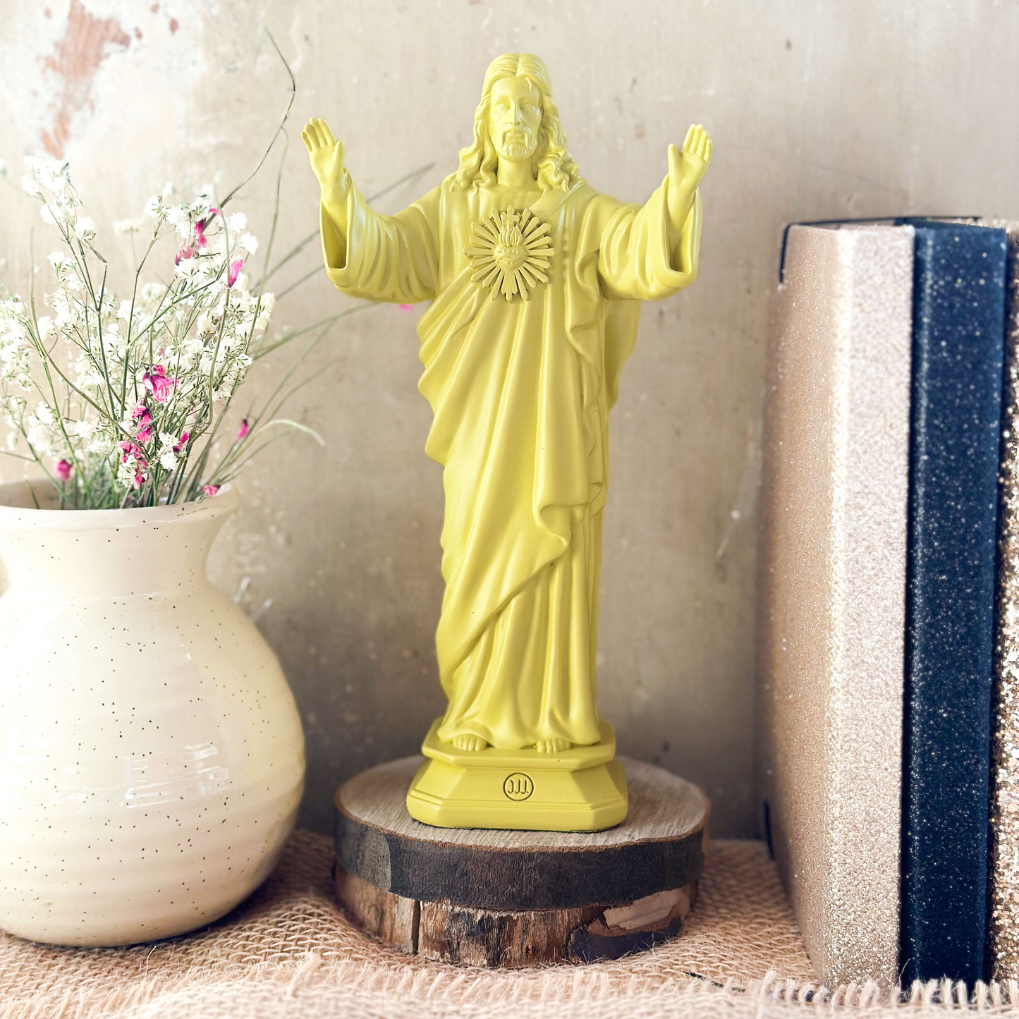 Statuette Jesus loves you - couleurs printemps | été citron