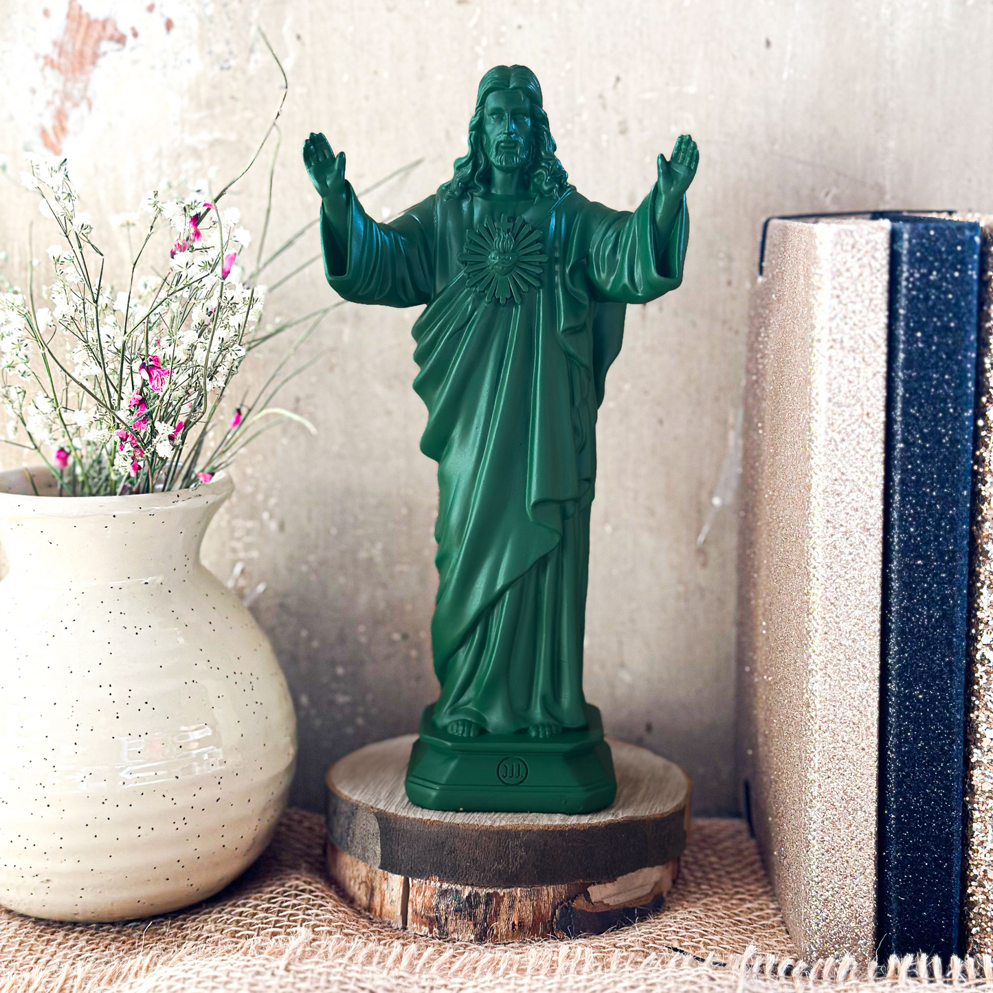 Statuette Jesus loves you - couleurs printemps | été jungle