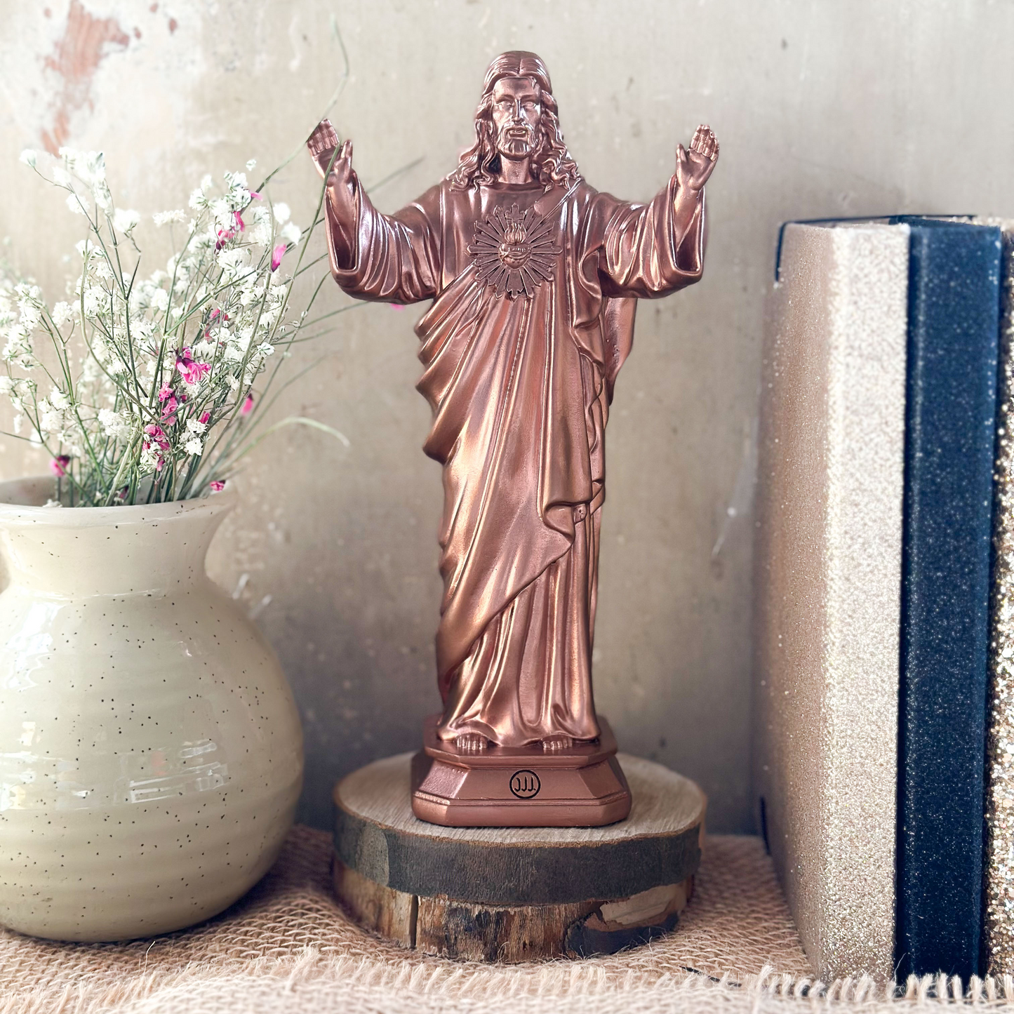 Statuette Jesus loves you - couleurs intemporelles cuivre