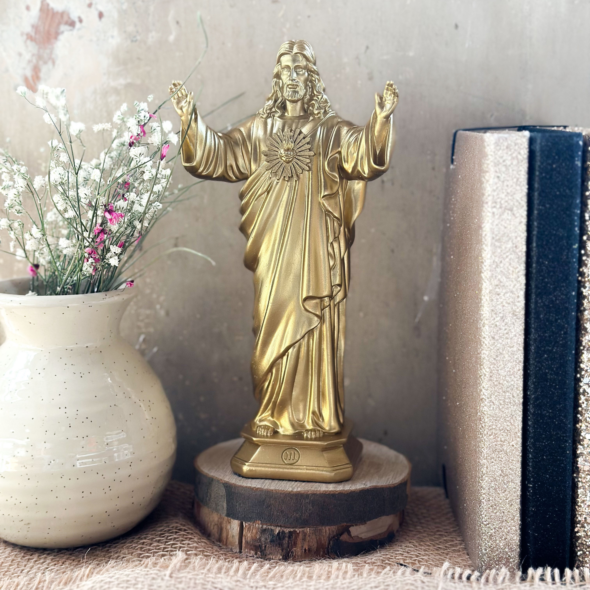 Statuette Jesus loves you or