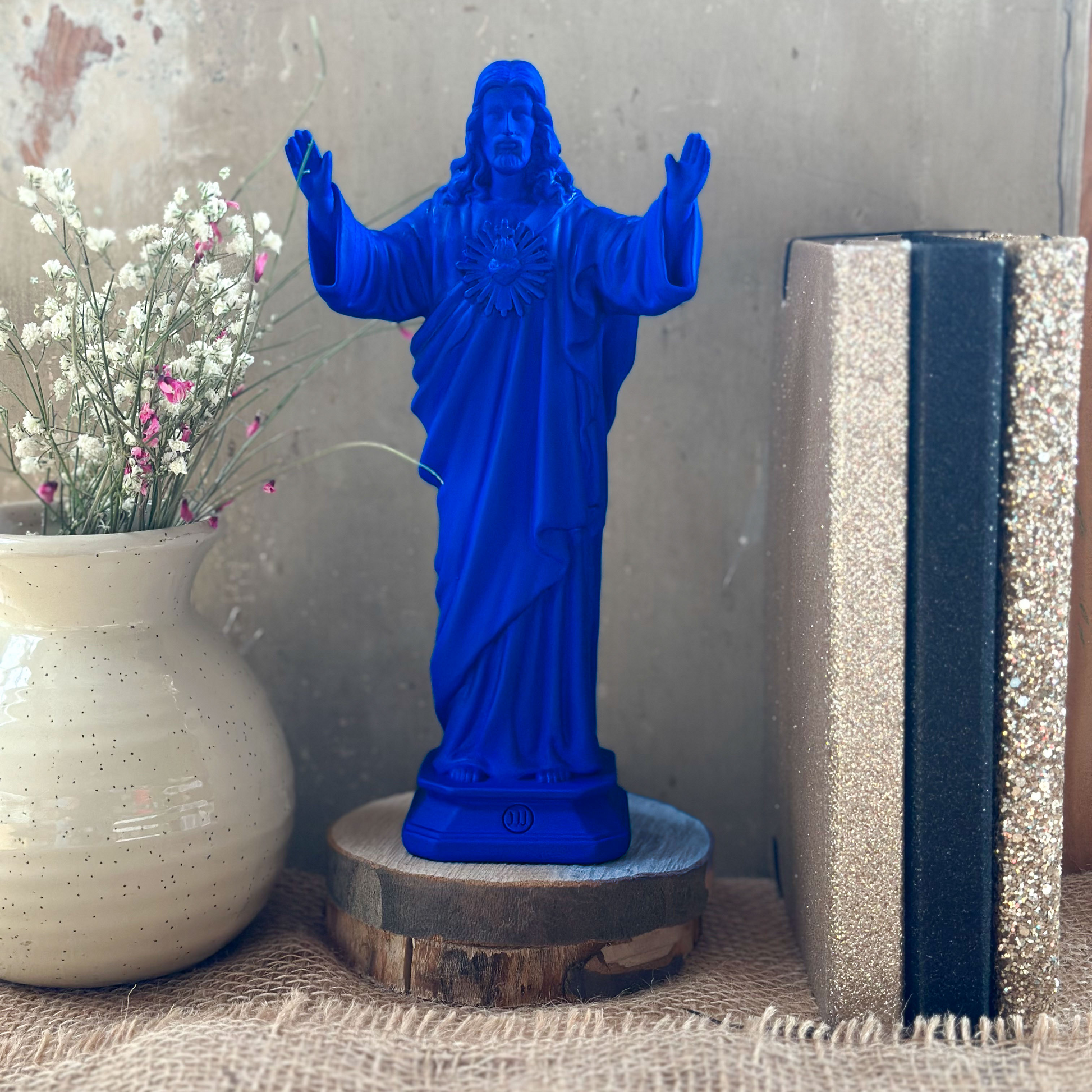 Statuette Jesus loves you - couleurs intemporelles indigo
