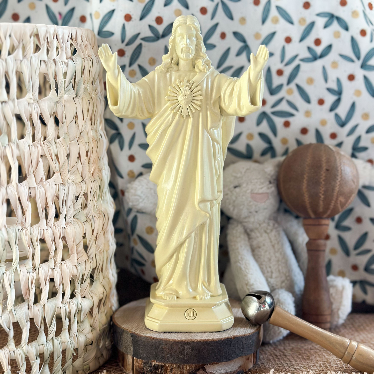Statuette Jesus loves you- Kids jaune paille