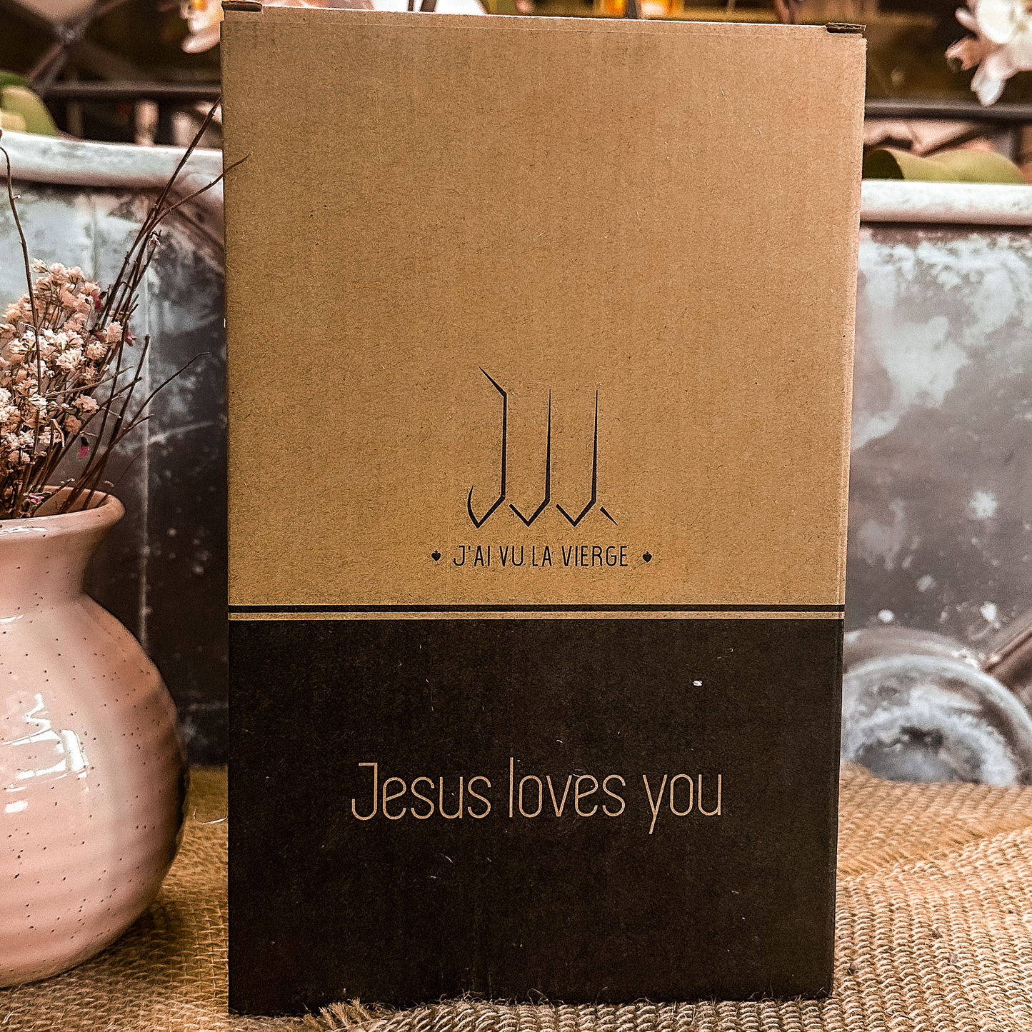 Jesus loves you statuette - timeless colors
