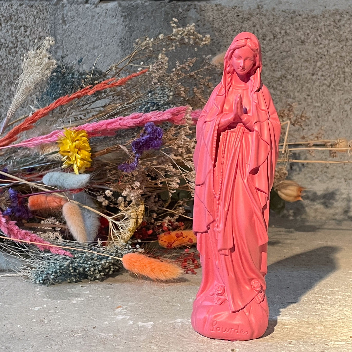 Interior decoration statuette Virgin Mary Lourdes 18 cm - Pink October