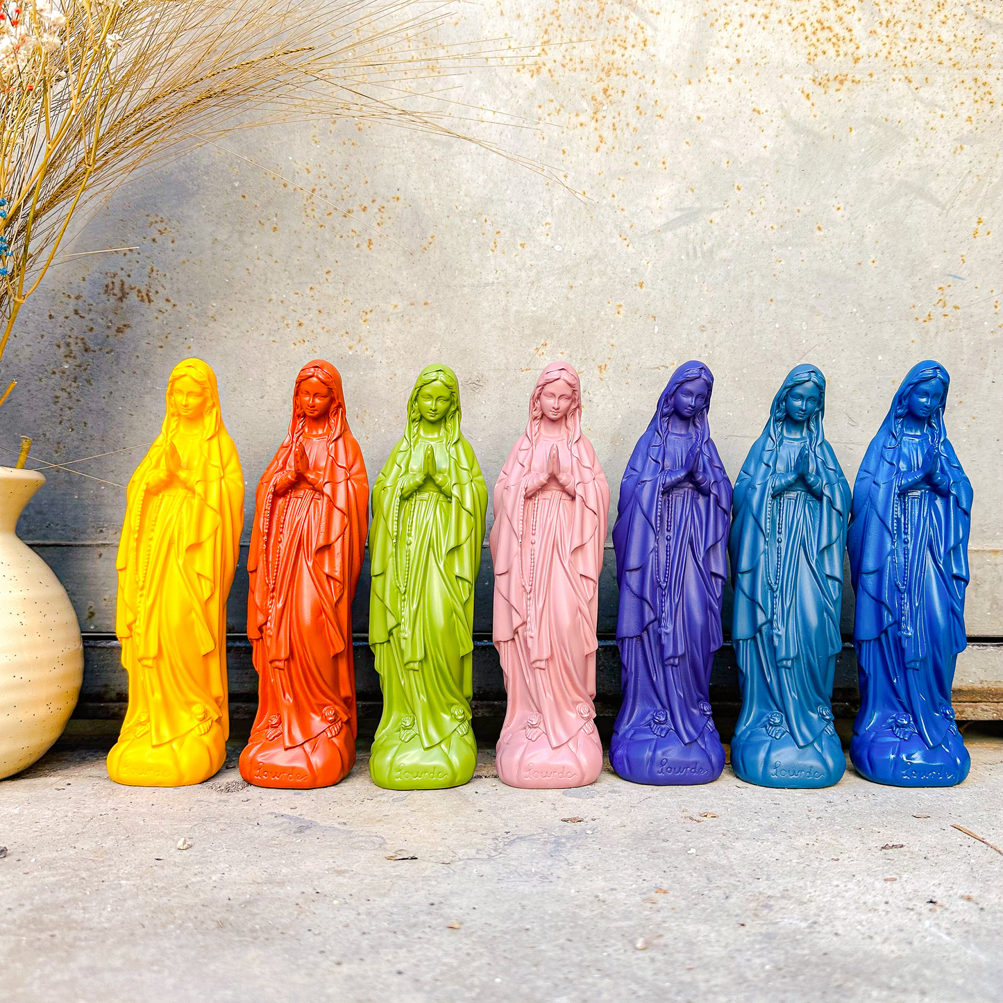 Statuette décoration d'intérieur Vierge Marie Lourdes 18 cm - couleurs automne | hiver nuancier des couleurs de la saison