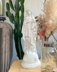 Statue Marie aux fleurs 60 cm J'ai vu la Vierge - Couleurs intemporelles blanc