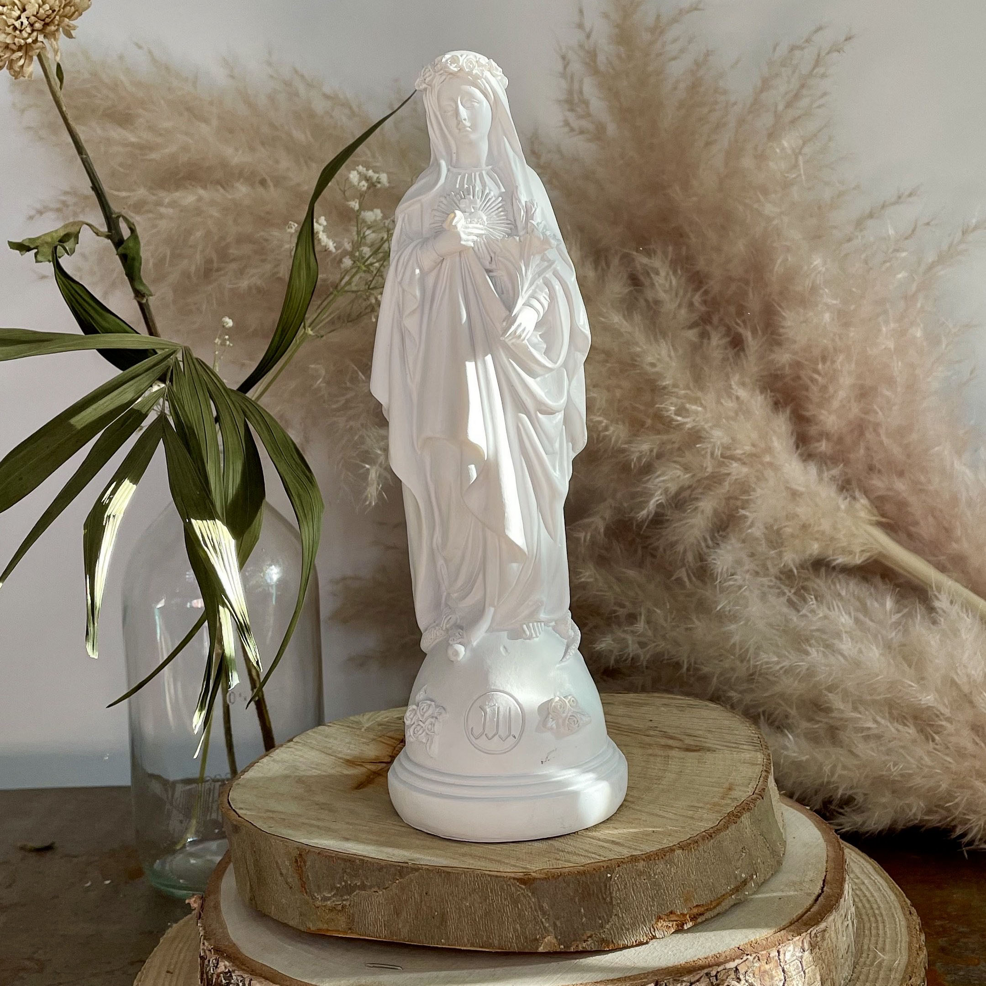 Statuettes Marie aux Fleurs - couleurs intemporelles blanc