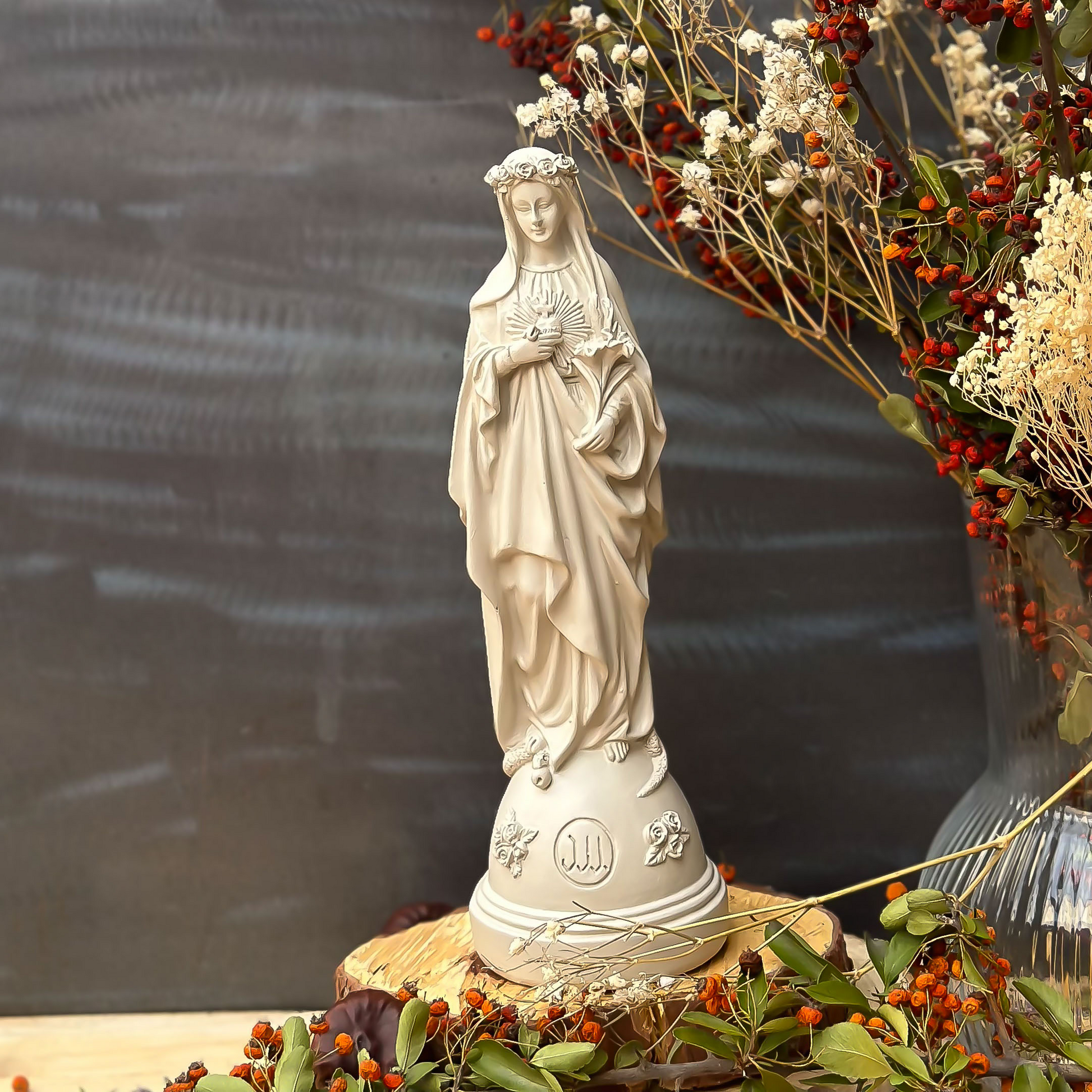 Statuettes Marie aux Fleurs - couleurs intemporelles lin