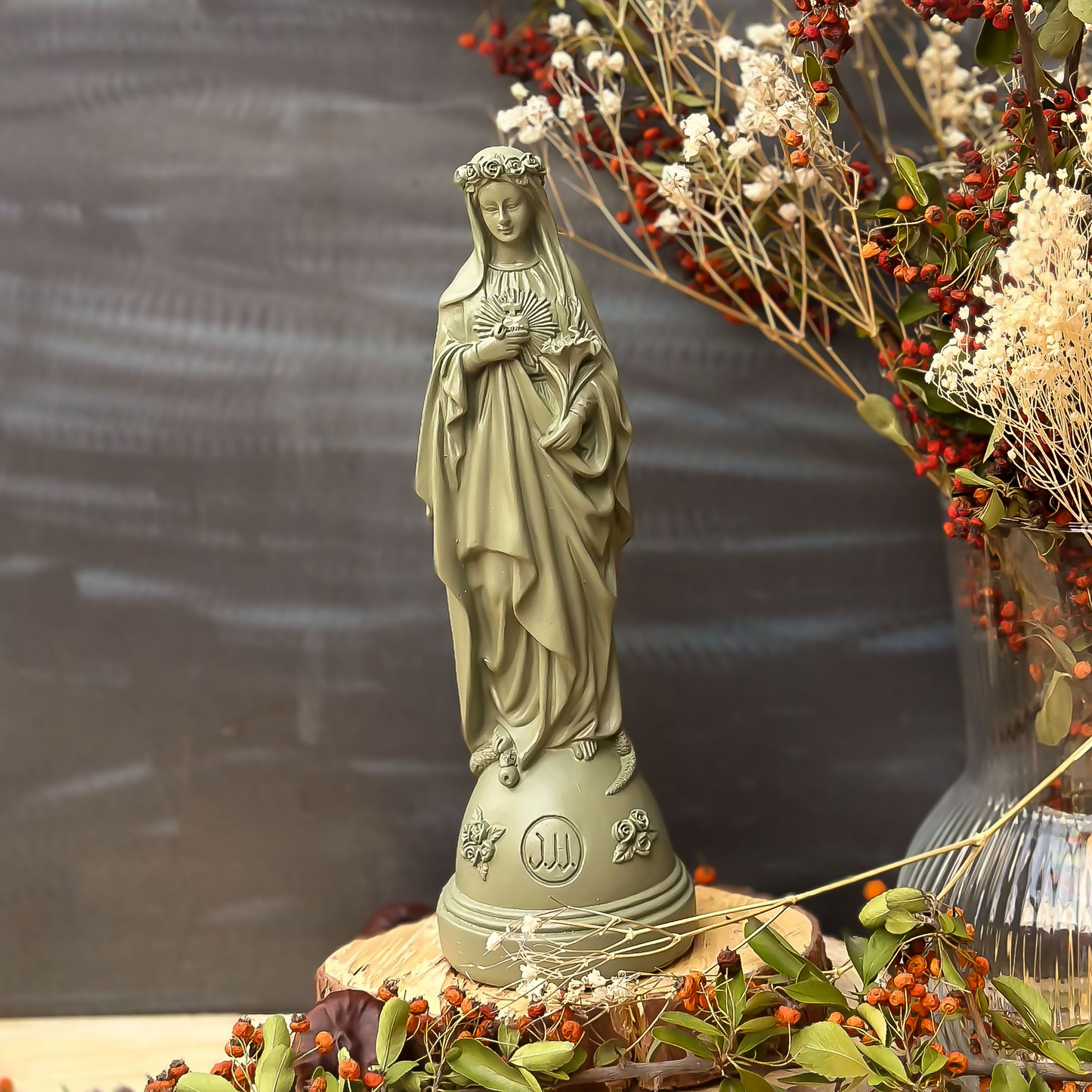 Statuettes Marie aux Fleurs - couleurs intemporelles olive