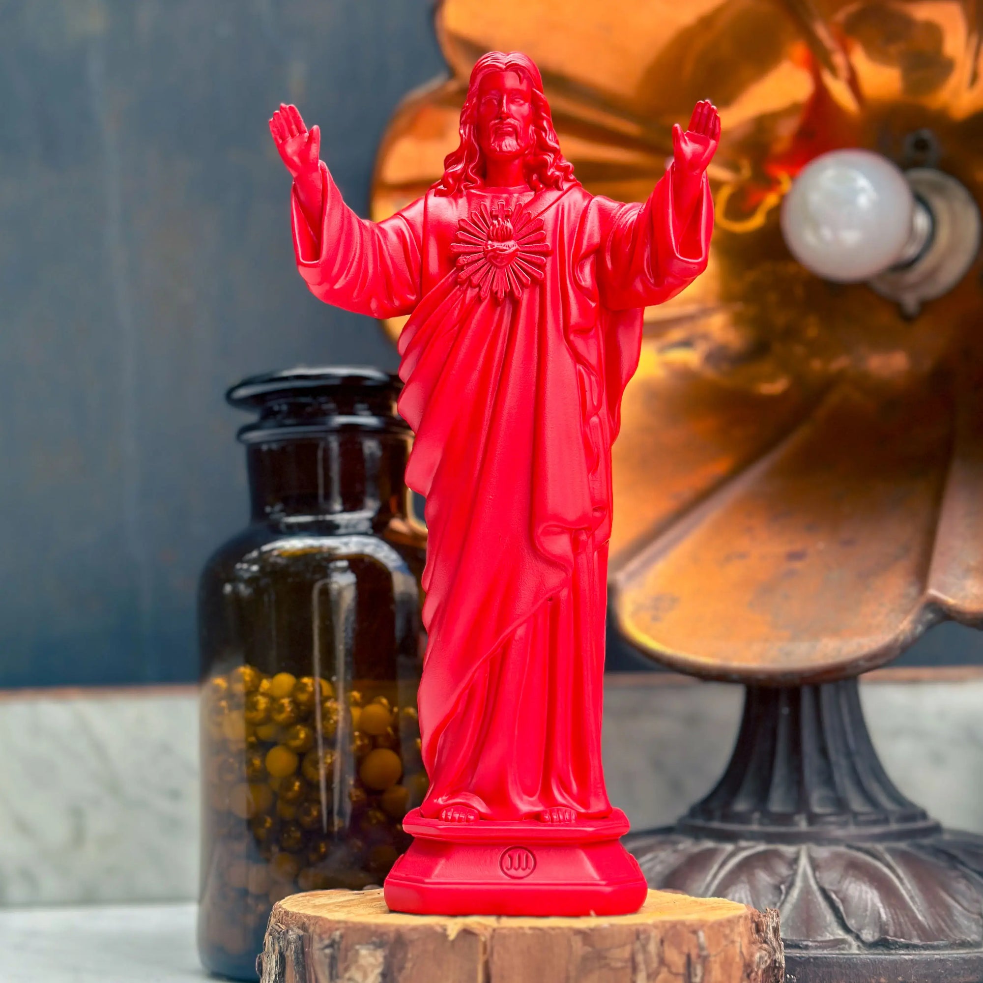 Statuette Jésus Loves You Rouge Carmin