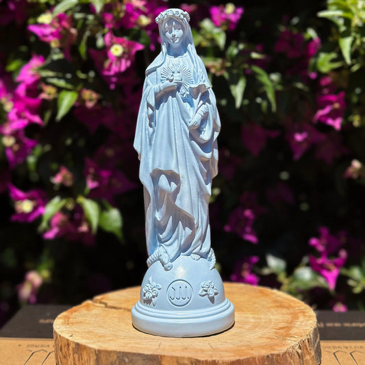 Statuette de la Vierge Marie aux Fleurs Bleu Brume
