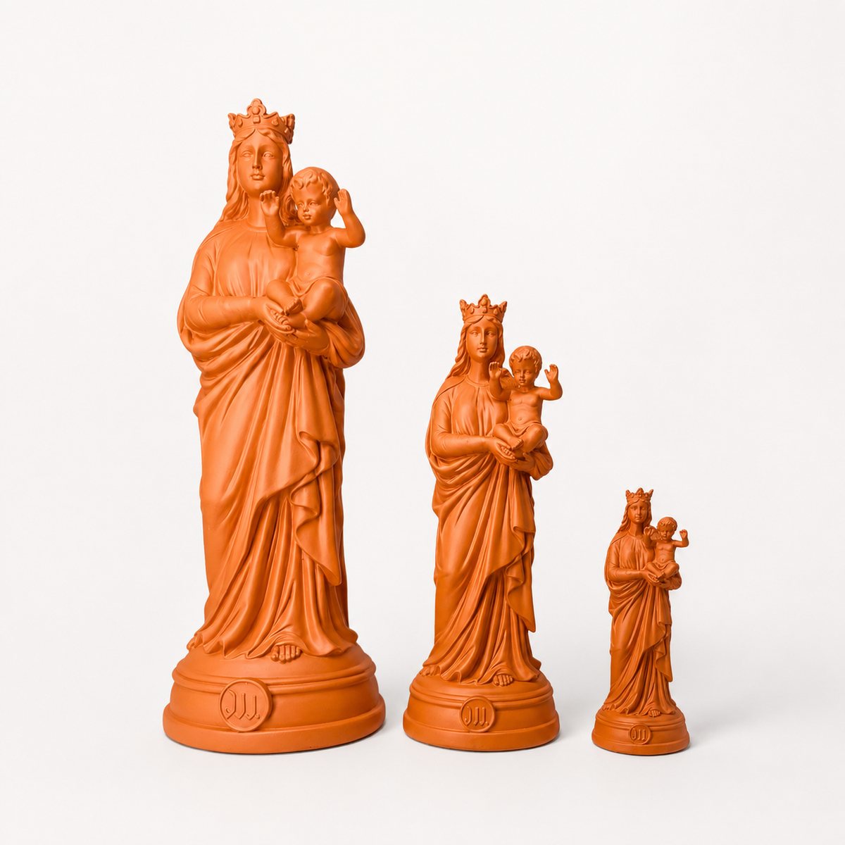 la bonne mère en 3 dimensions 30, 20 et 12 cm de couleur orange