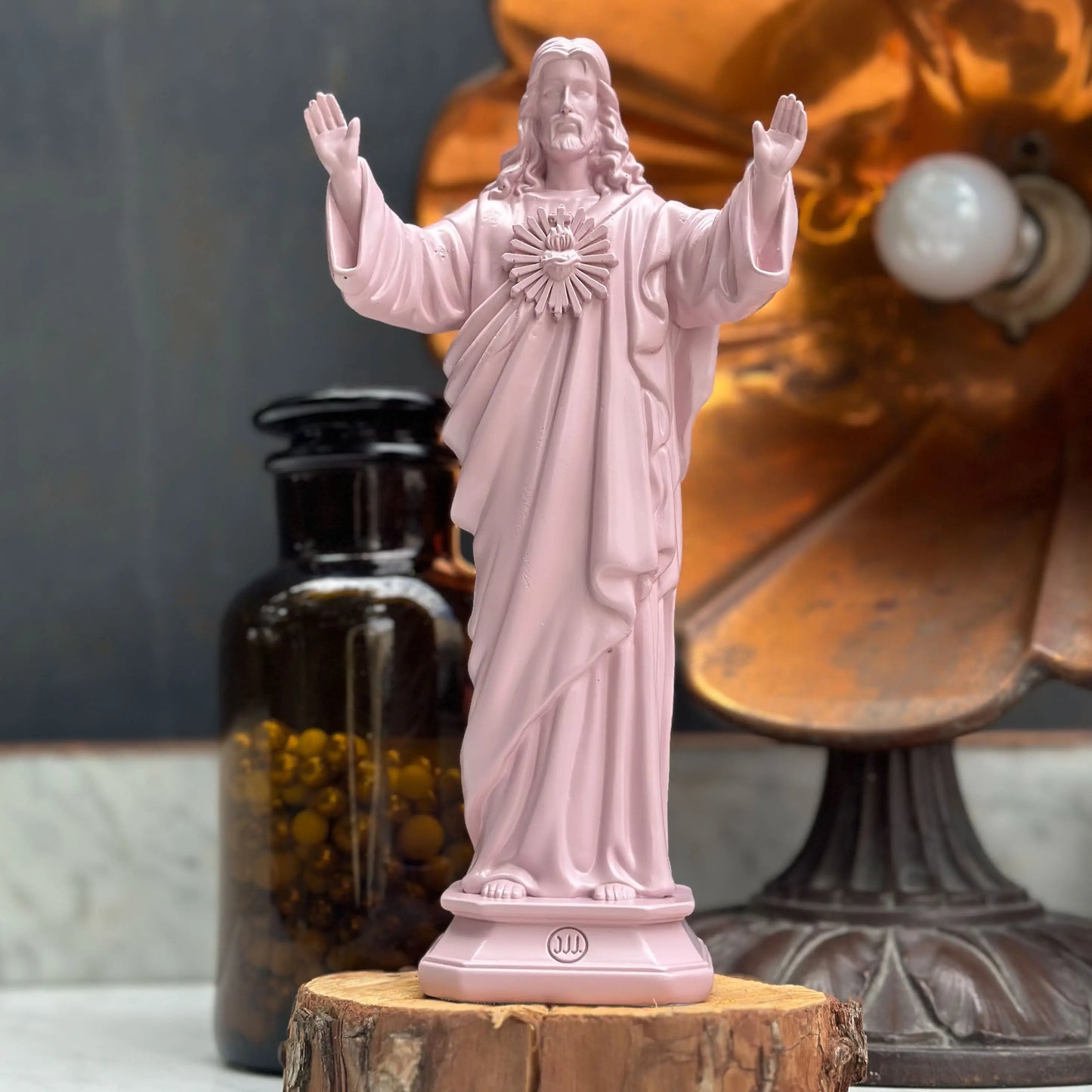 Jesus loves you statuette - timeless colors