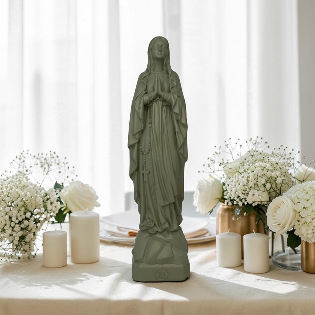 Statuette de la Vierge Marie de Lourdes, couleur Vert Olive – J'ai vu la Vierge