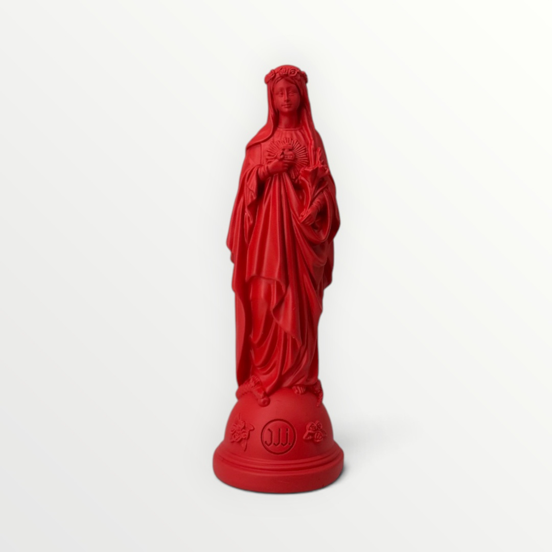 statuette marie aux fleurs rouge carmin
