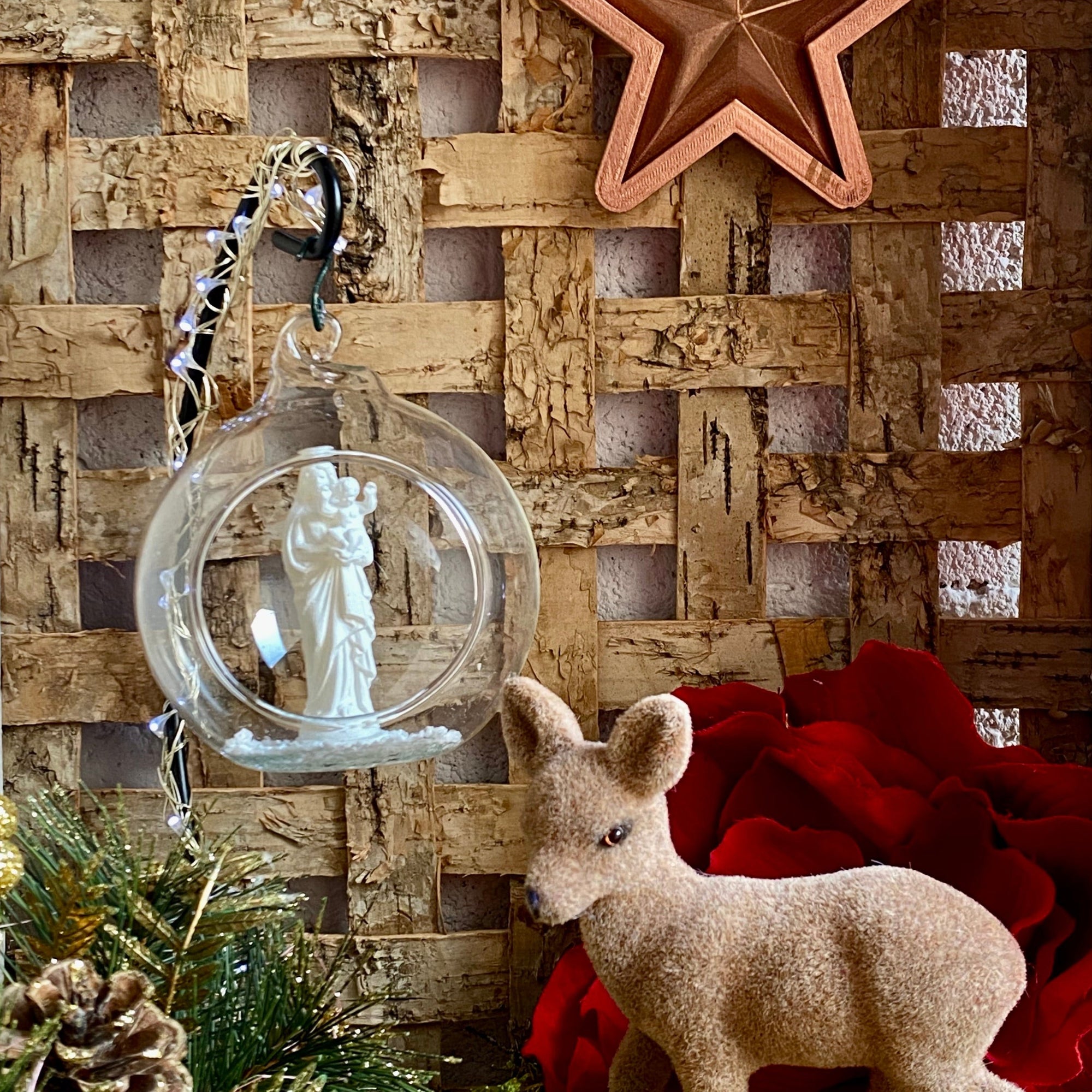 boule de noël de la Bonne Mère, Vierge à l'enfant blanche. made in france