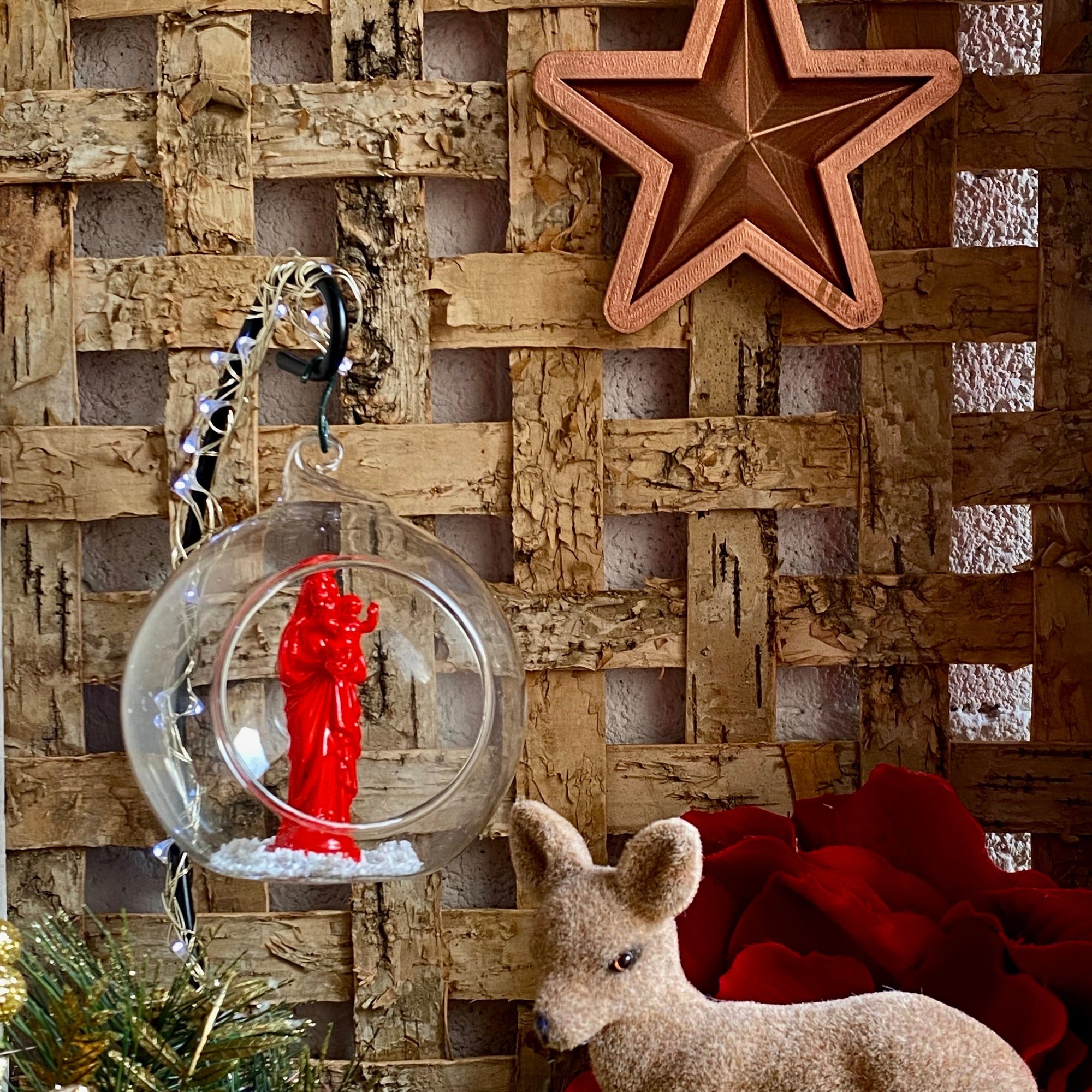 boule de noël de la Bonne Mère, Vierge à l'enfant rouge. made in france