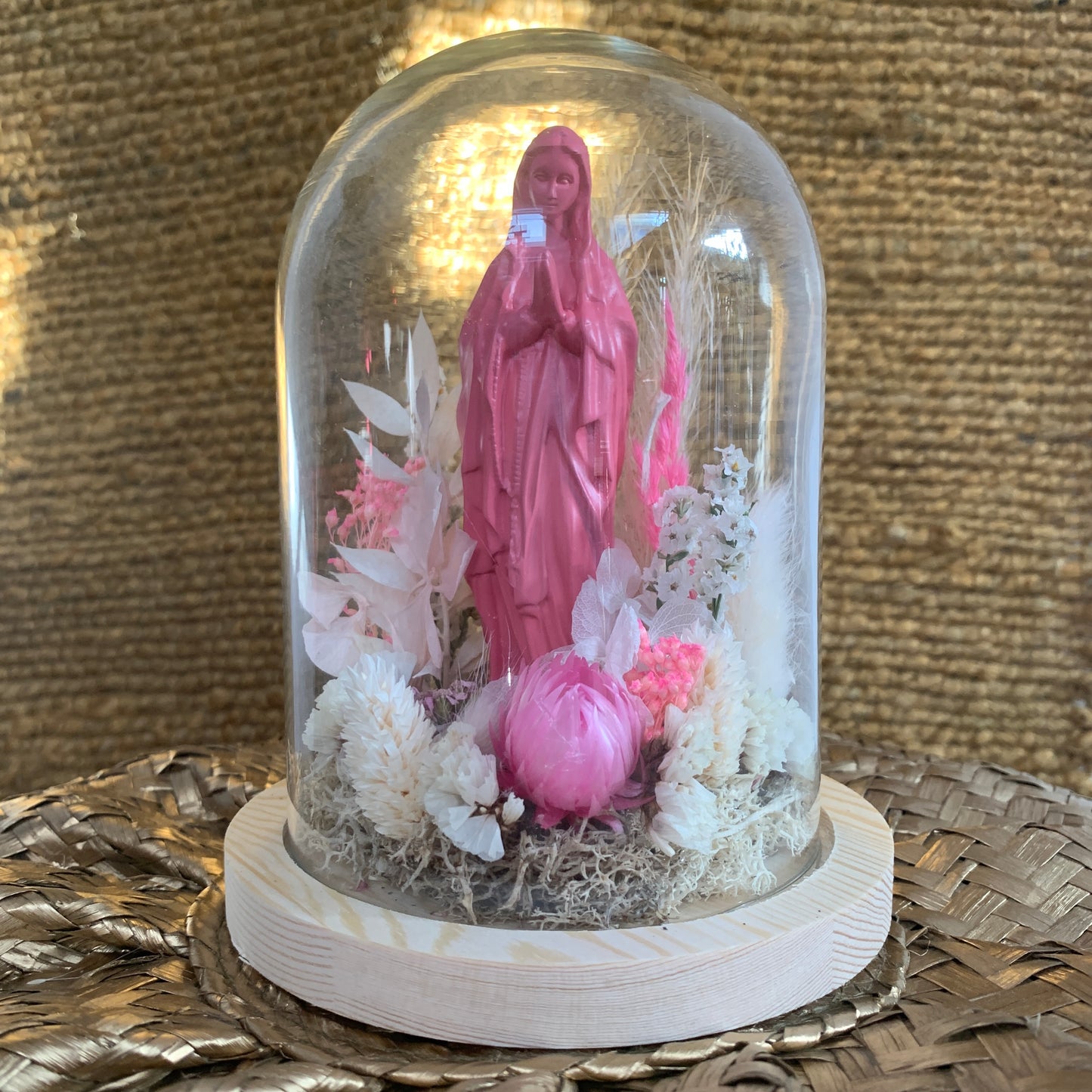 Décoration florale Vierge Marie sous cloche